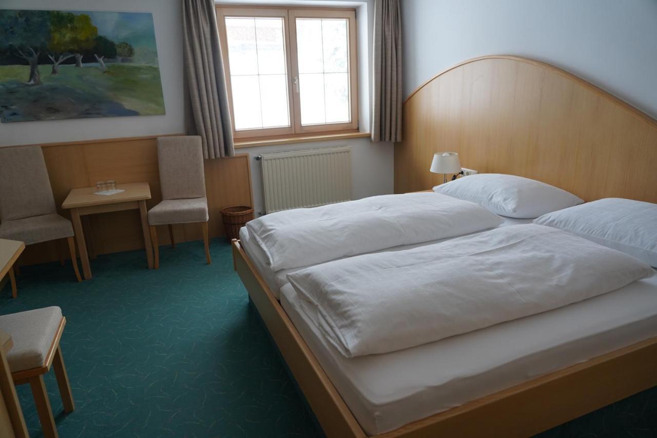 Quality Hosts Arlberg - Hotel Goldenes Kreuz B&B ซังคท์อันทอนอัมอาร์ลแบร์ก ภายนอก รูปภาพ