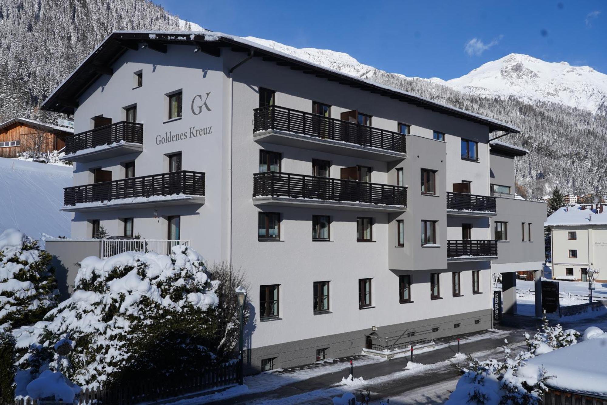 Quality Hosts Arlberg - Hotel Goldenes Kreuz B&B ซังคท์อันทอนอัมอาร์ลแบร์ก ภายนอก รูปภาพ