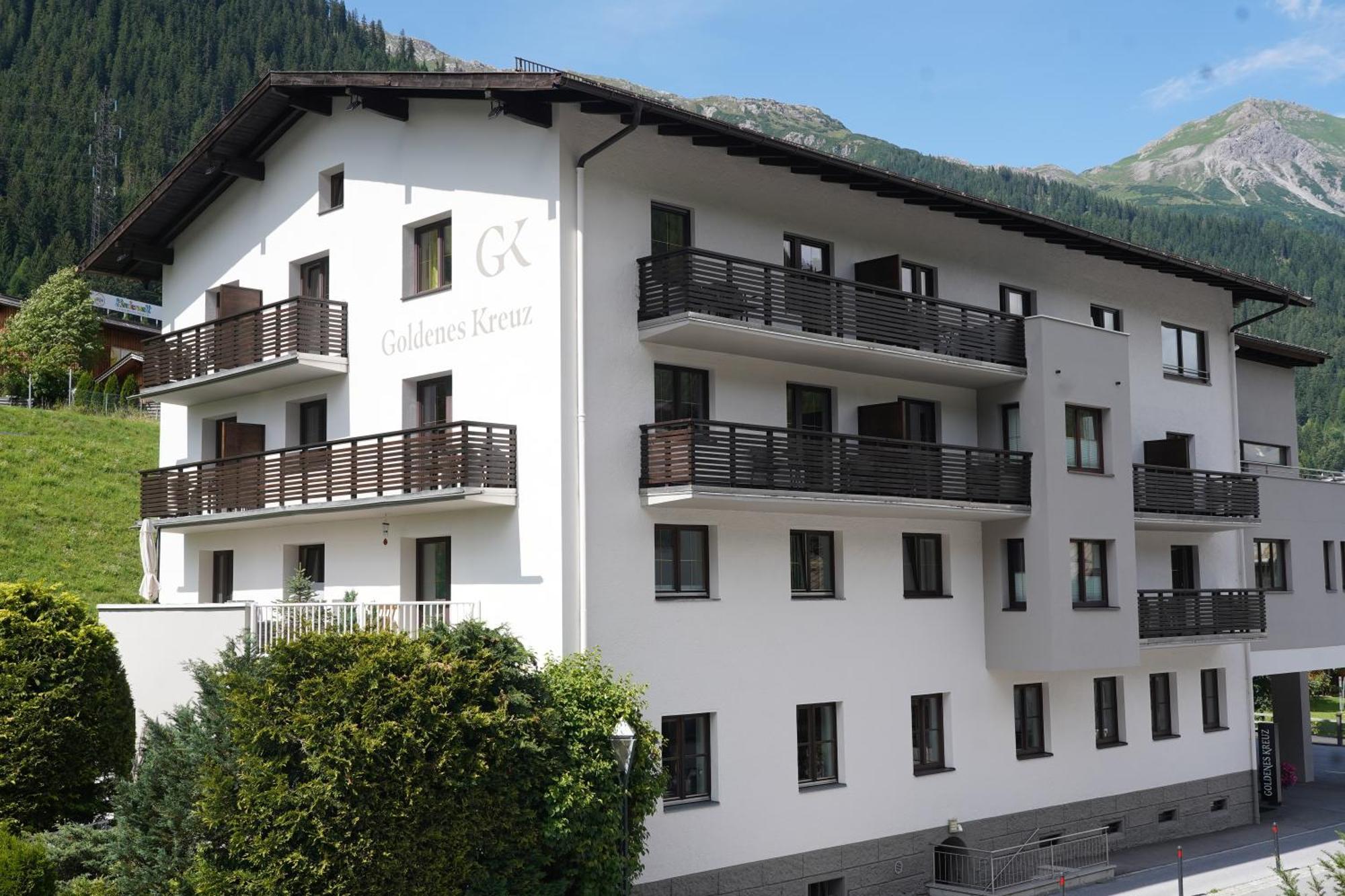 Quality Hosts Arlberg - Hotel Goldenes Kreuz B&B ซังคท์อันทอนอัมอาร์ลแบร์ก ภายนอก รูปภาพ