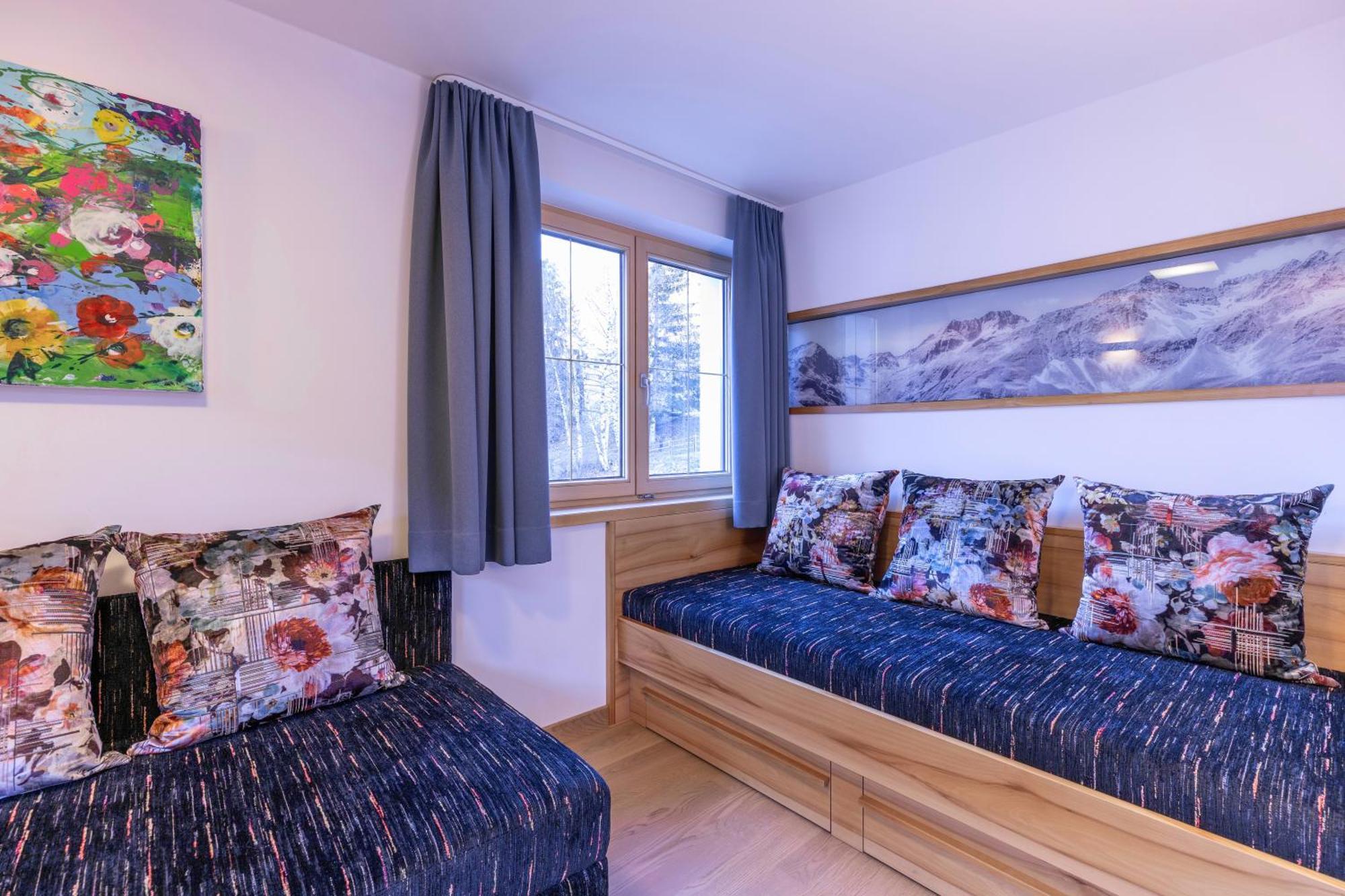 Quality Hosts Arlberg - Hotel Goldenes Kreuz B&B ซังคท์อันทอนอัมอาร์ลแบร์ก ภายนอก รูปภาพ