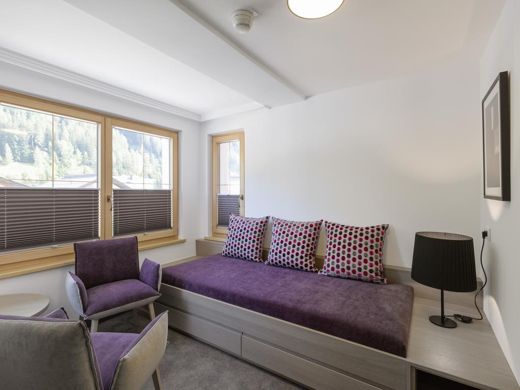 Quality Hosts Arlberg - Hotel Goldenes Kreuz B&B ซังคท์อันทอนอัมอาร์ลแบร์ก ห้อง รูปภาพ