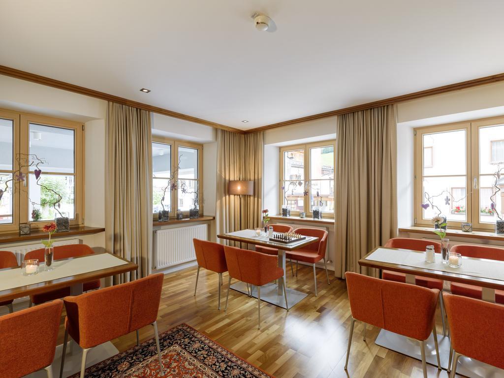 Quality Hosts Arlberg - Hotel Goldenes Kreuz B&B ซังคท์อันทอนอัมอาร์ลแบร์ก ภายนอก รูปภาพ
